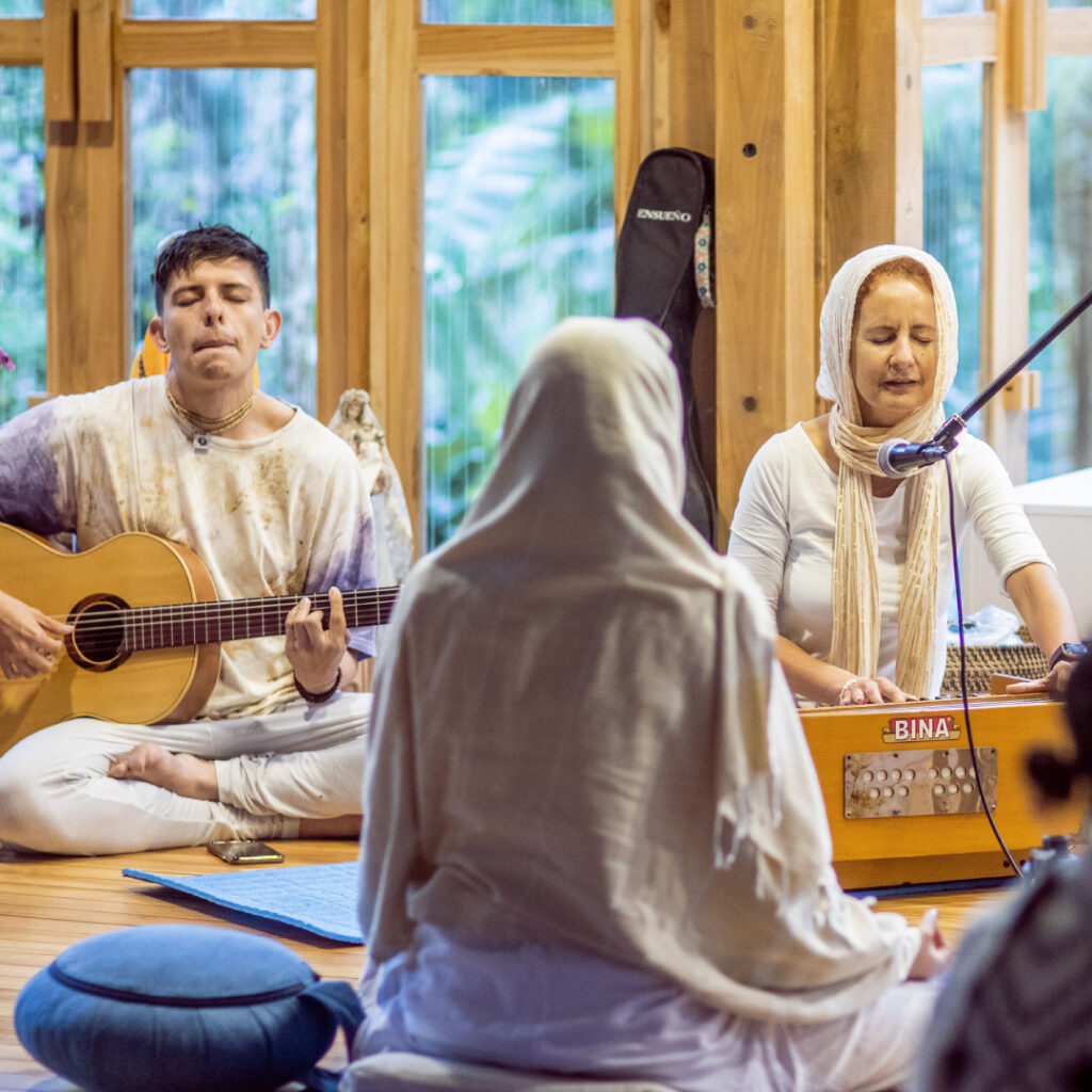 Encuentro de Bhakti Yoga, Musica Devocional y Creación Consciente