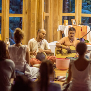 Kirtan con Manu Om